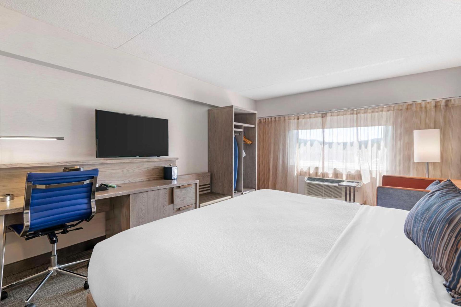 Best Western Plus Landmark Inn photo 23