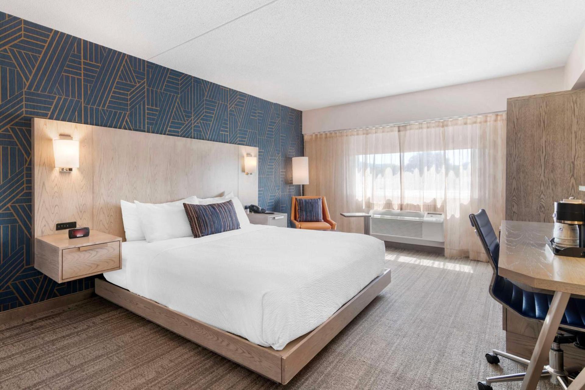Best Western Plus Landmark Inn photo 26