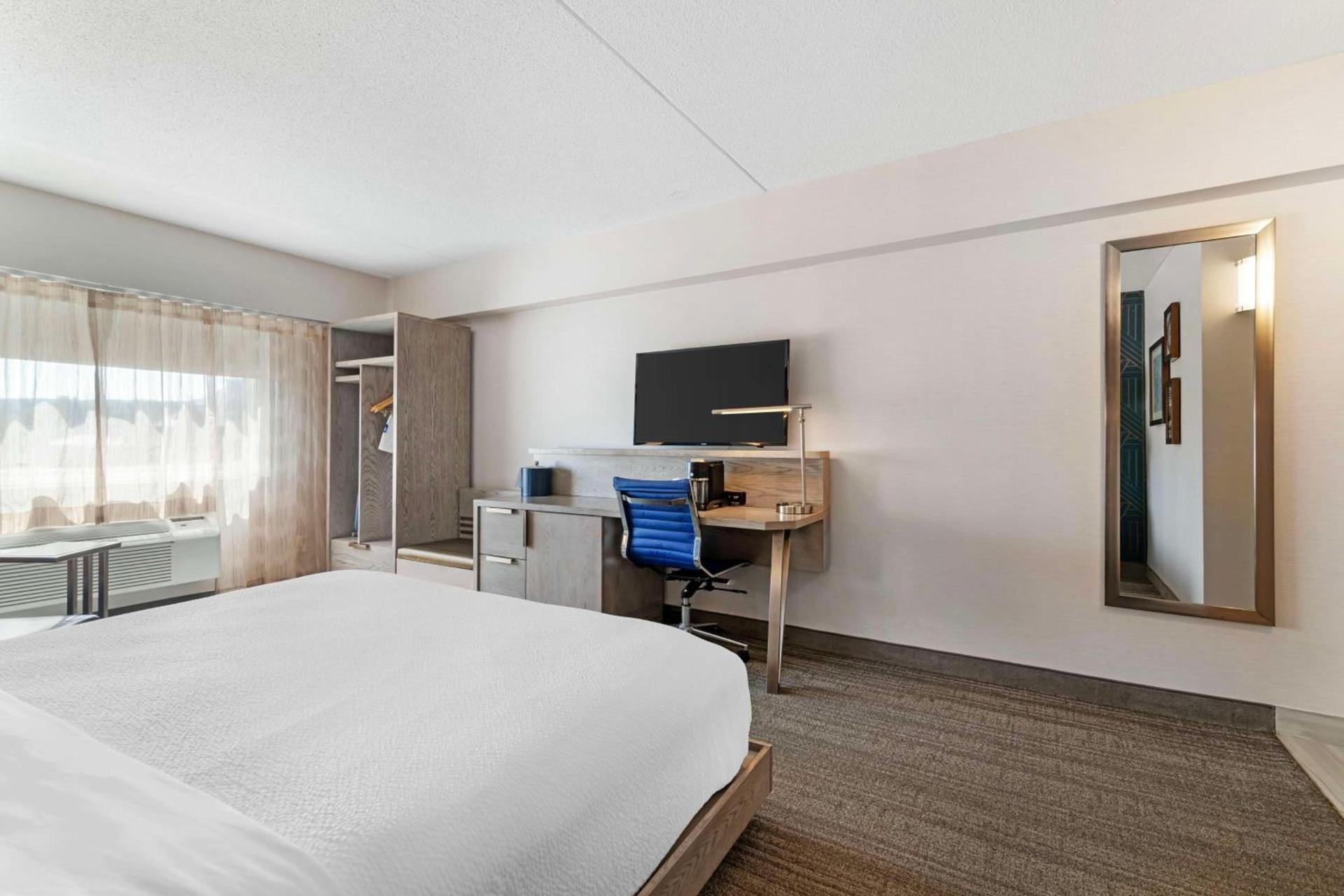 Best Western Plus Landmark Inn photo 27