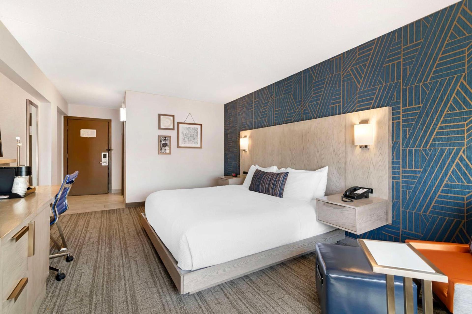 Best Western Plus Landmark Inn photo 28