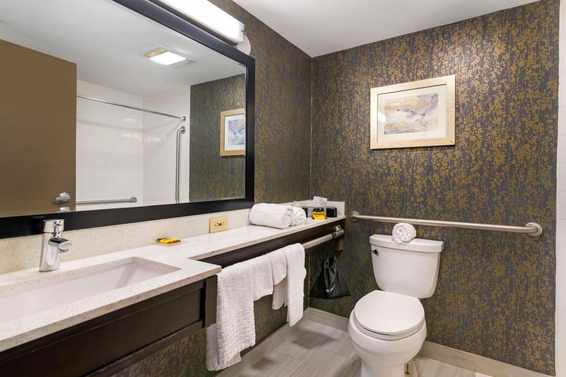 Best Western Plus Landmark Inn photo 30
