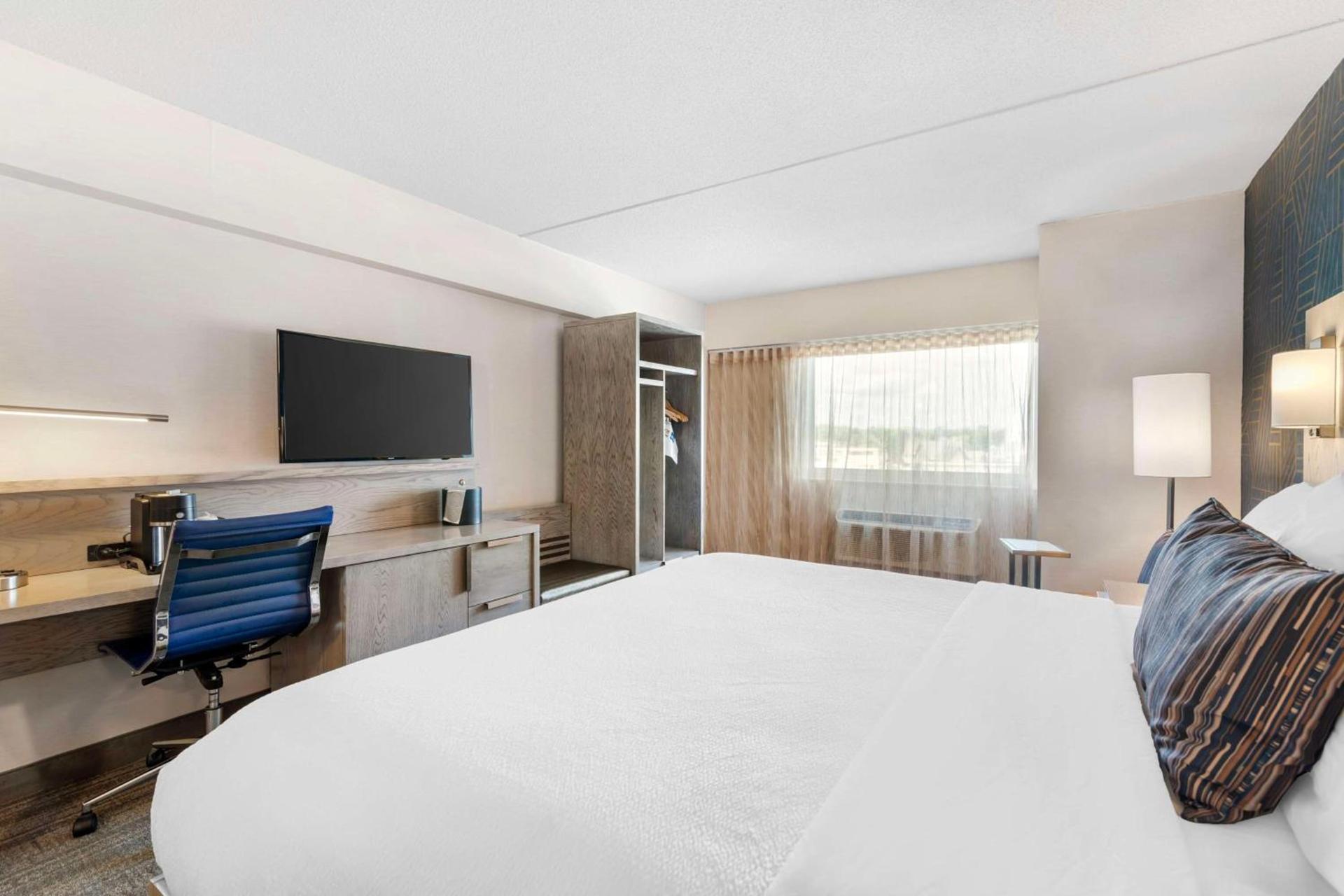 Best Western Plus Landmark Inn photo 35