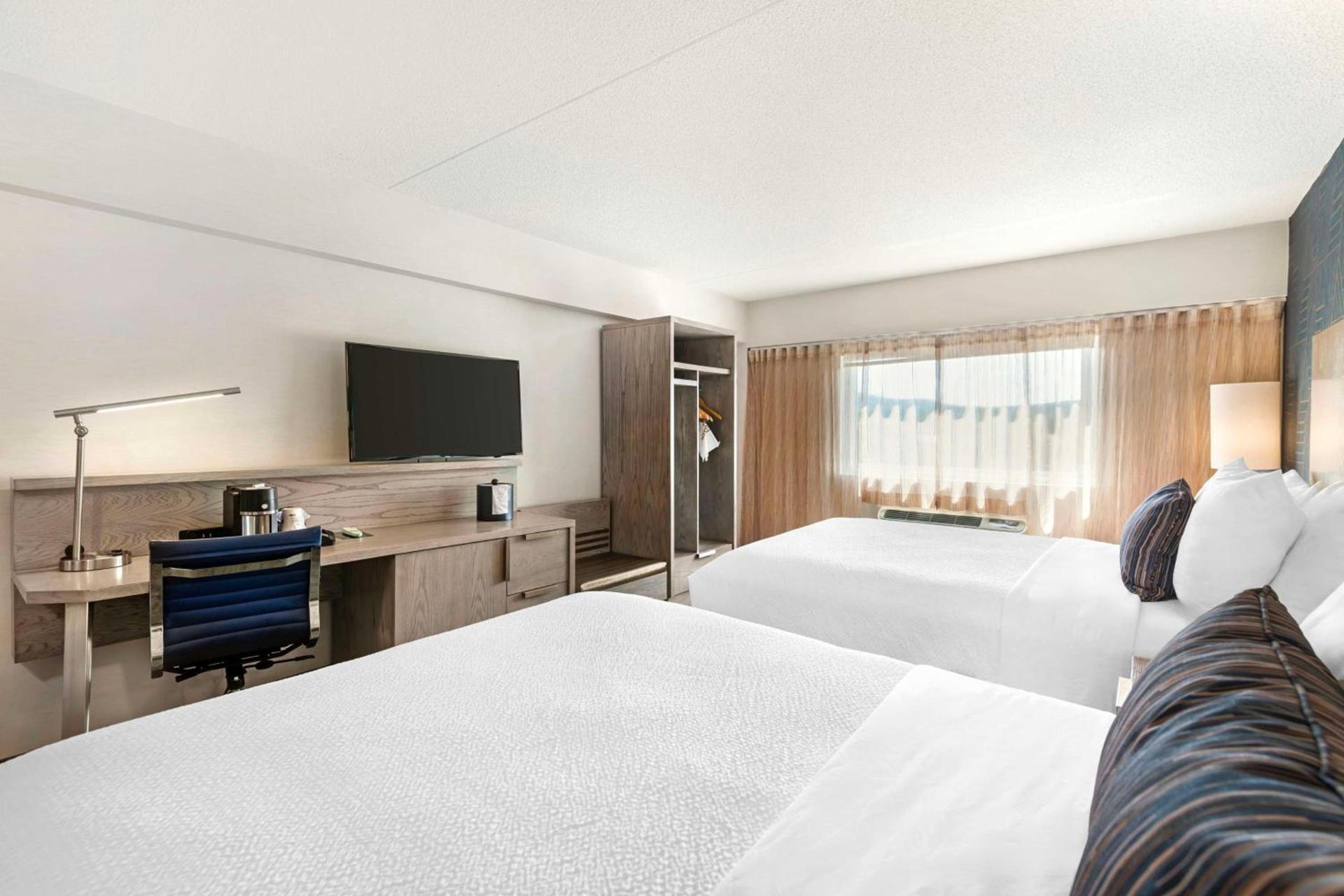 Best Western Plus Landmark Inn photo 37