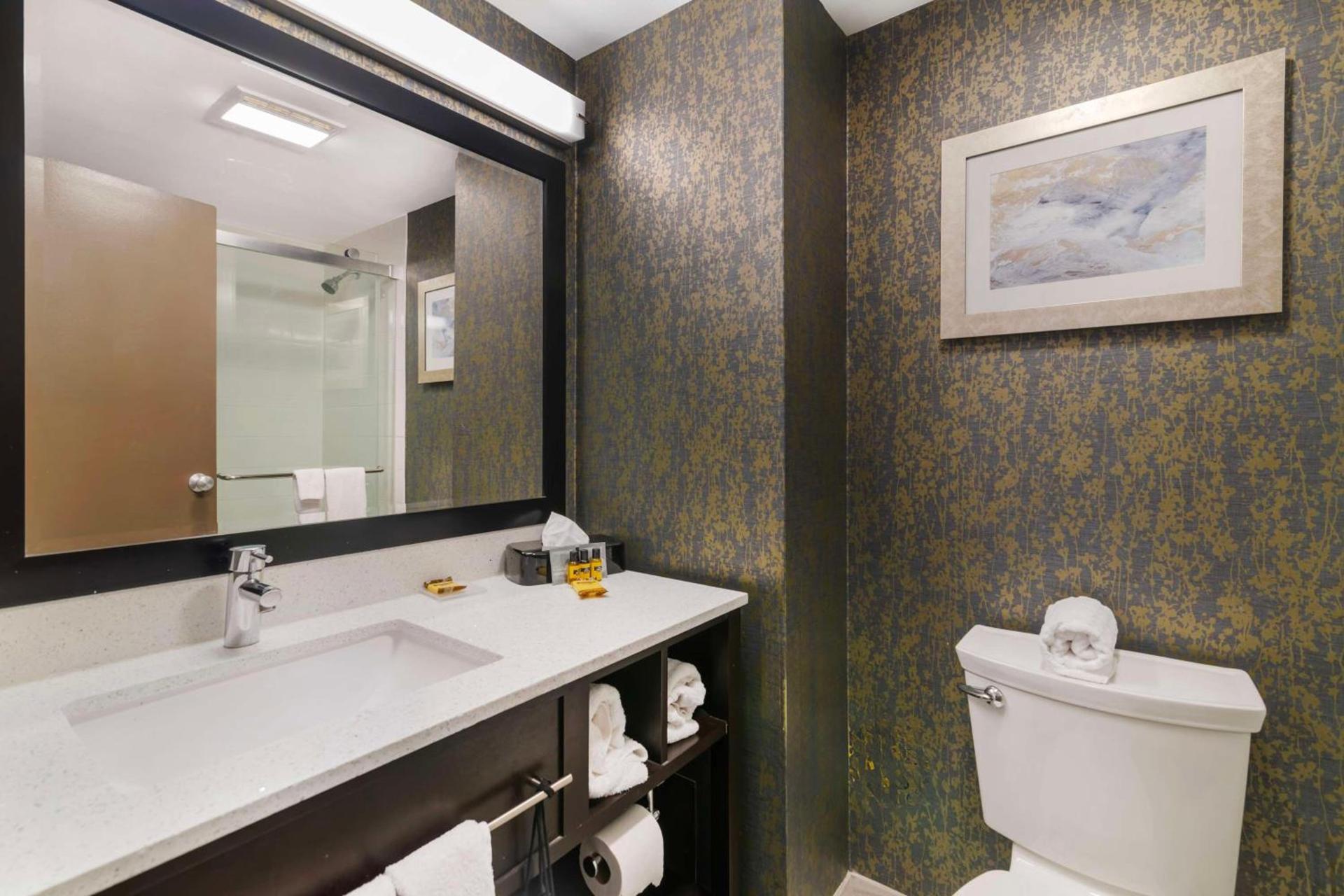 Best Western Plus Landmark Inn photo 39