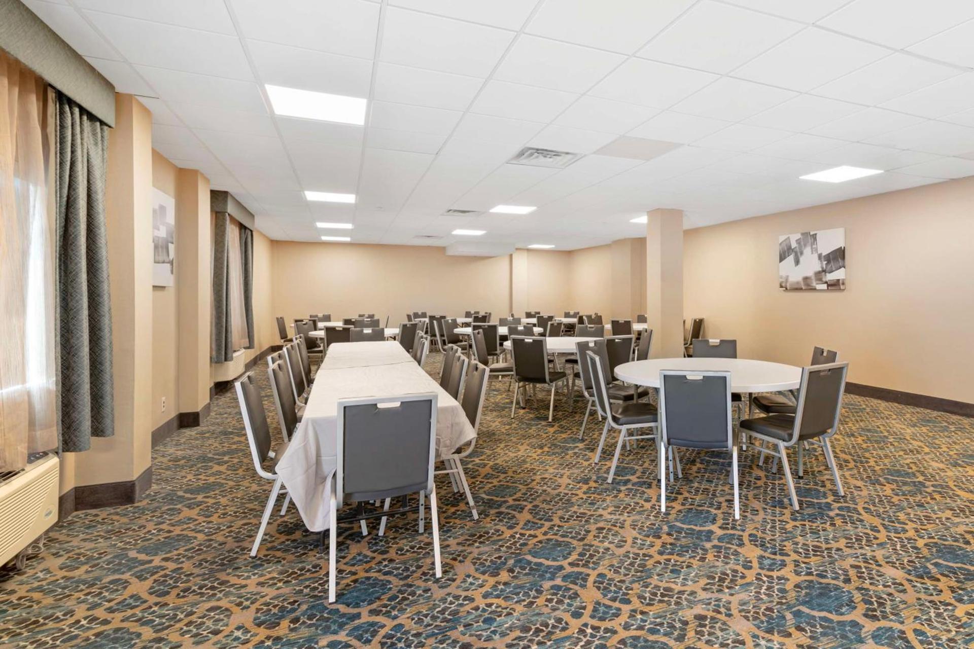 Best Western Plus Landmark Inn photo 42