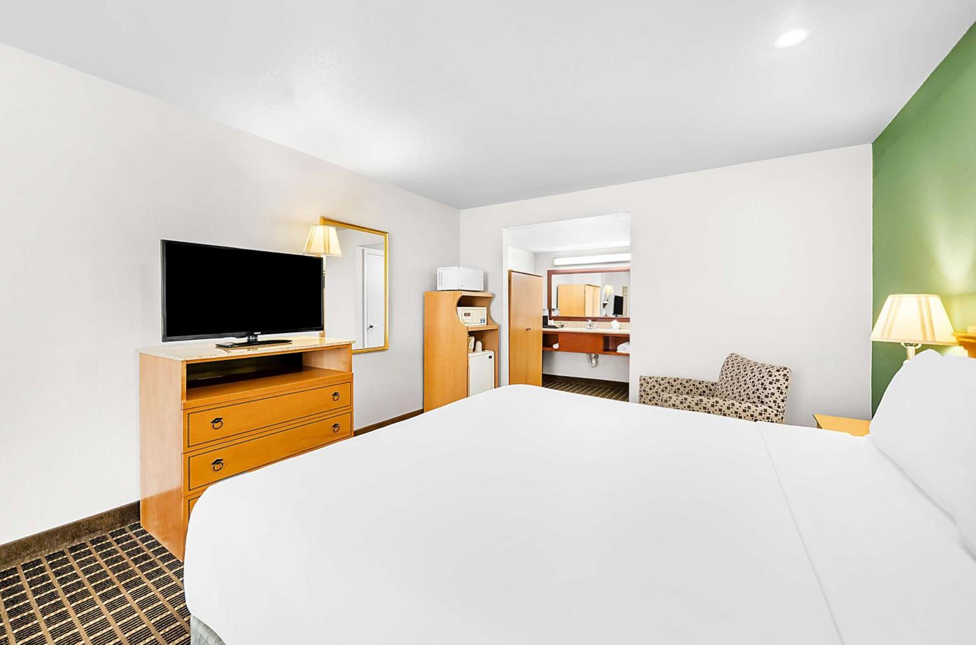 SureStayPlus Hotel by Best Western San Jose Central City photo 23