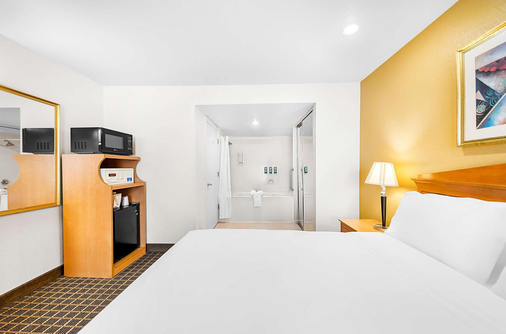 SureStayPlus Hotel by Best Western San Jose Central City photo 29