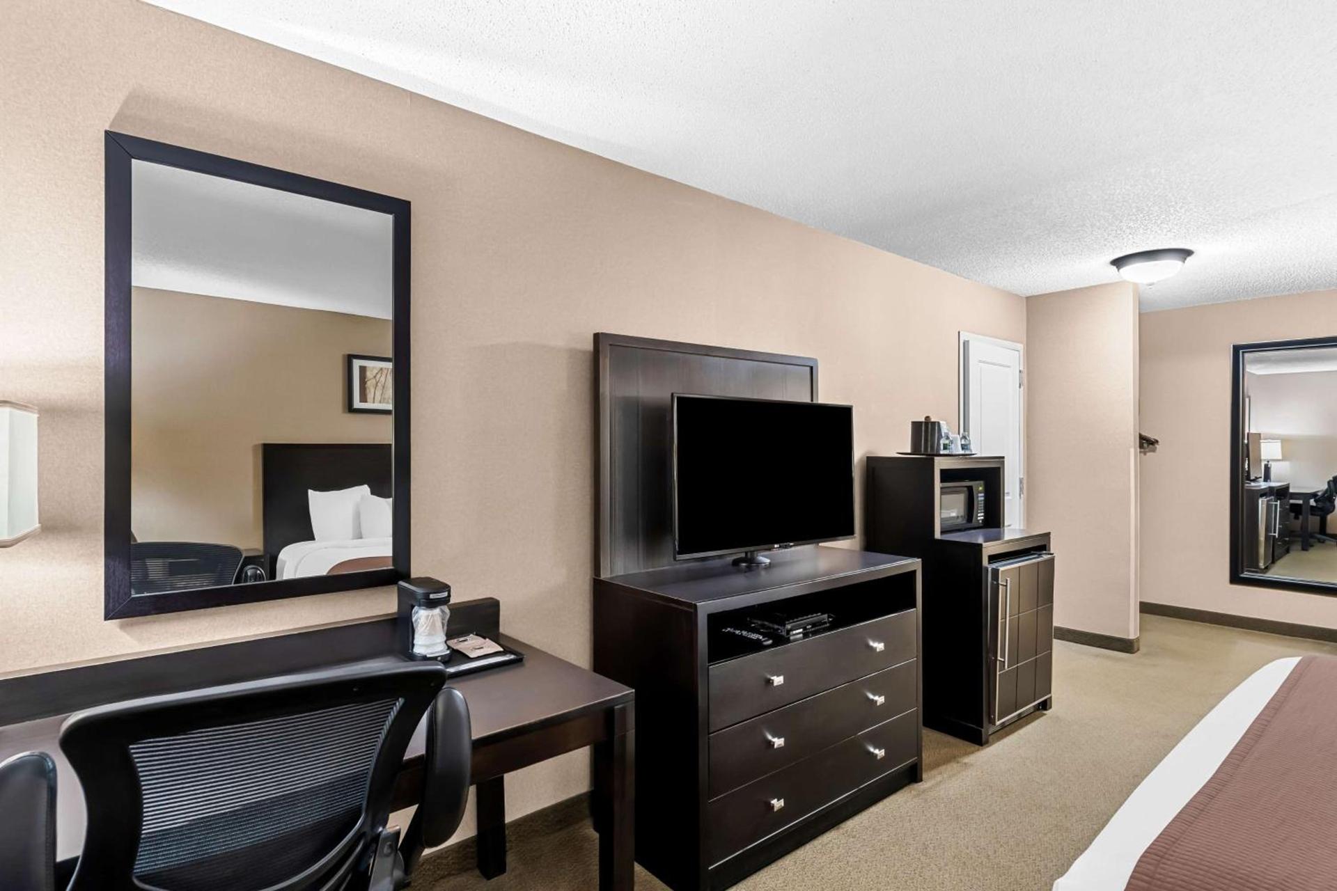 Heartland Inn & Suites, SureStay Collection by Best Western photo 11