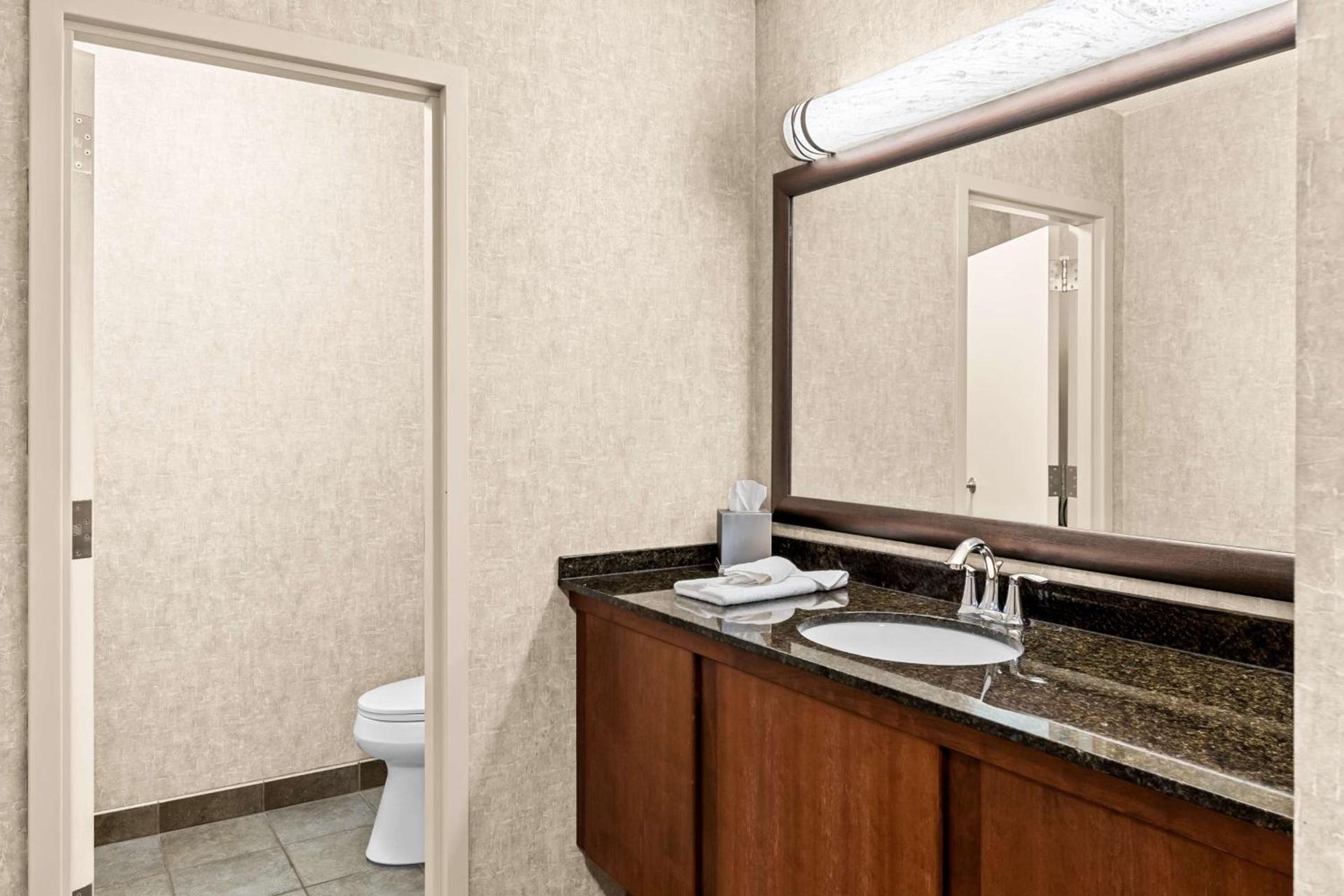 Heartland Inn & Suites, SureStay Collection by Best Western photo 26