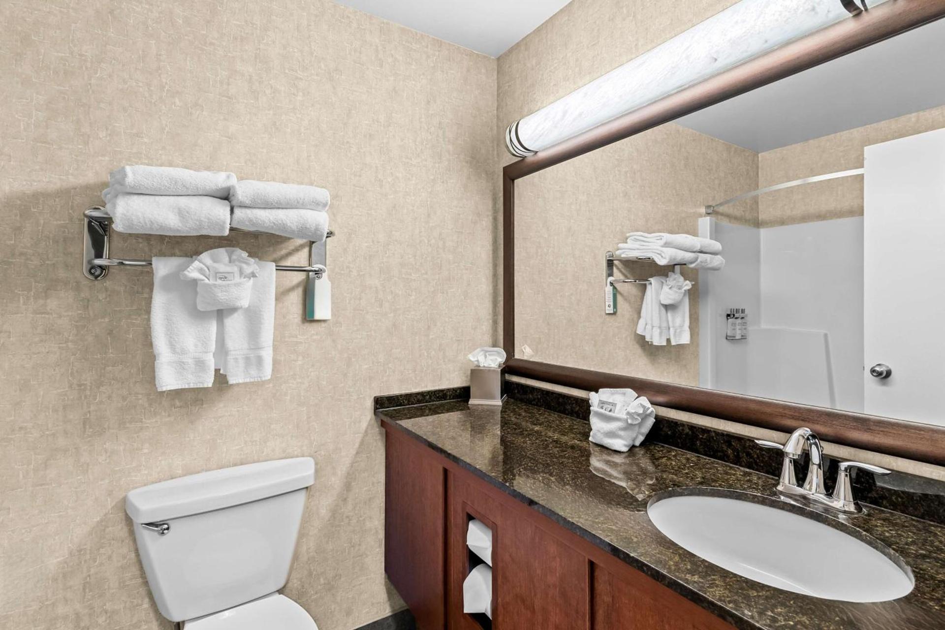 Heartland Inn & Suites, SureStay Collection by Best Western photo 27