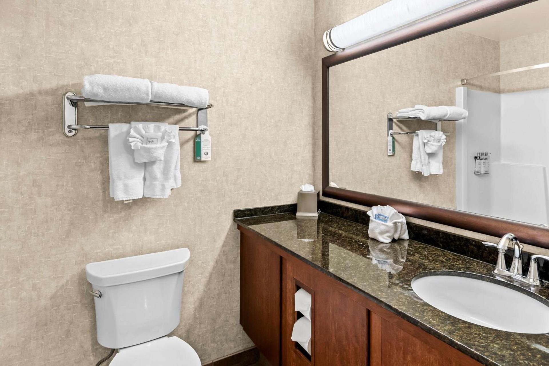 Heartland Inn & Suites, SureStay Collection by Best Western photo 28