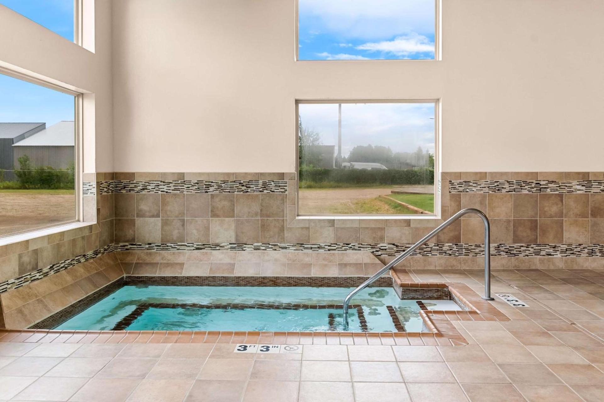 Heartland Inn & Suites, SureStay Collection by Best Western photo 38