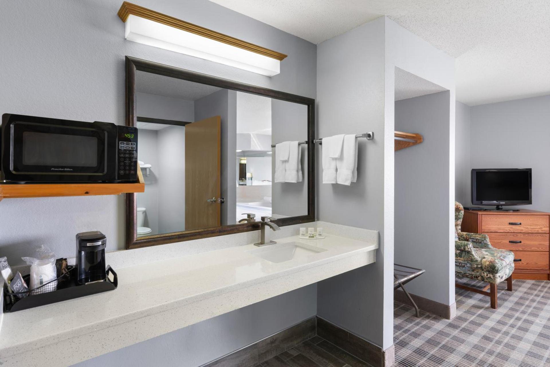 AmericInn by Wyndham Stuart photo 44