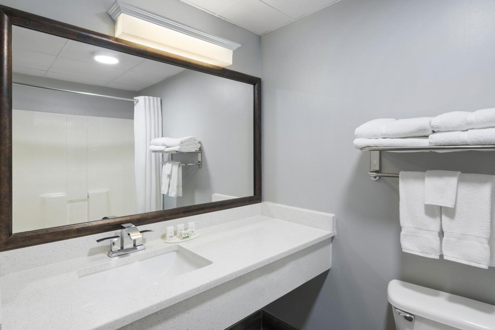 AmericInn by Wyndham Stuart photo 48