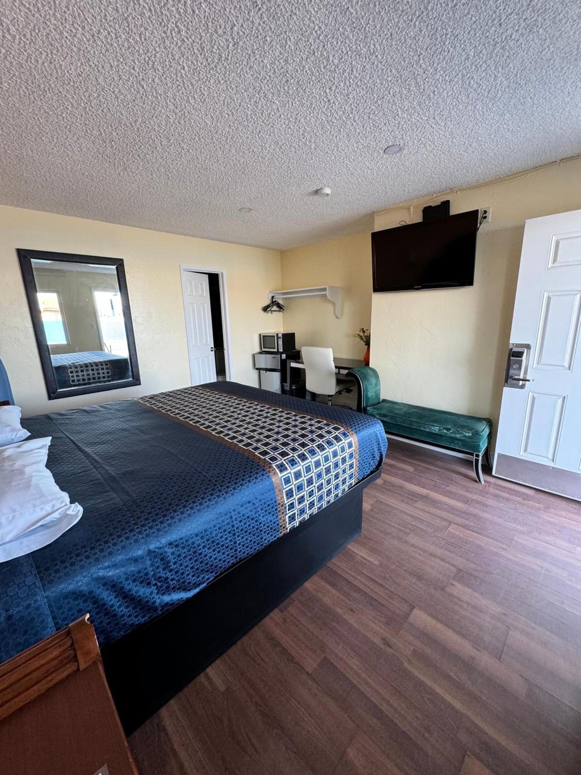 Walden Motel photo 2