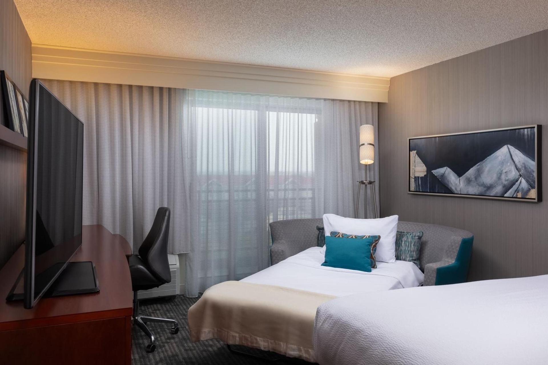 Courtyard by Marriott Denver Airport photo 11