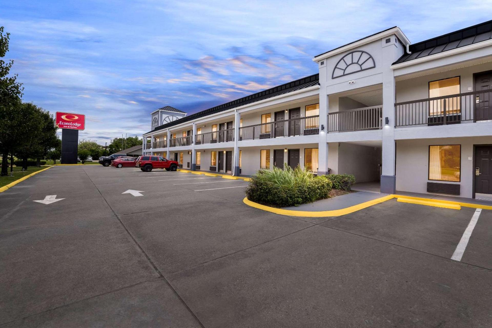 Econo Lodge Inn & Suites Ocean Springs - Biloxi photo 7