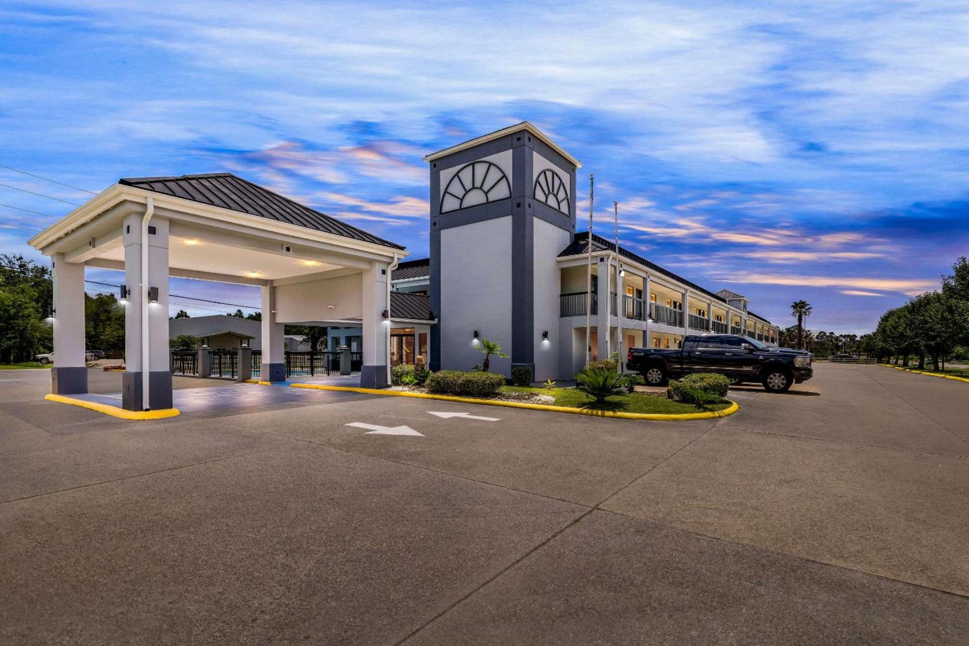 Econo Lodge Inn & Suites Ocean Springs - Biloxi photo 6