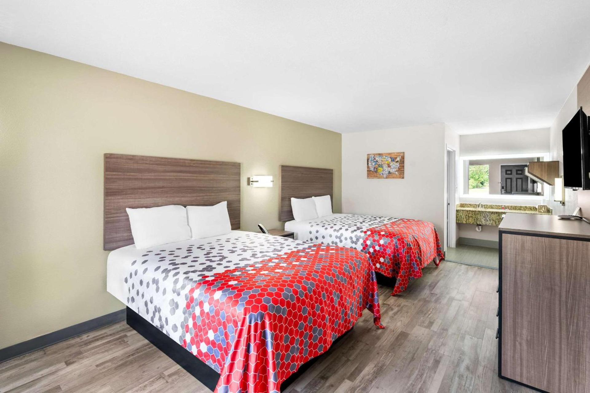 Econo Lodge Inn & Suites Ocean Springs - Biloxi photo 22