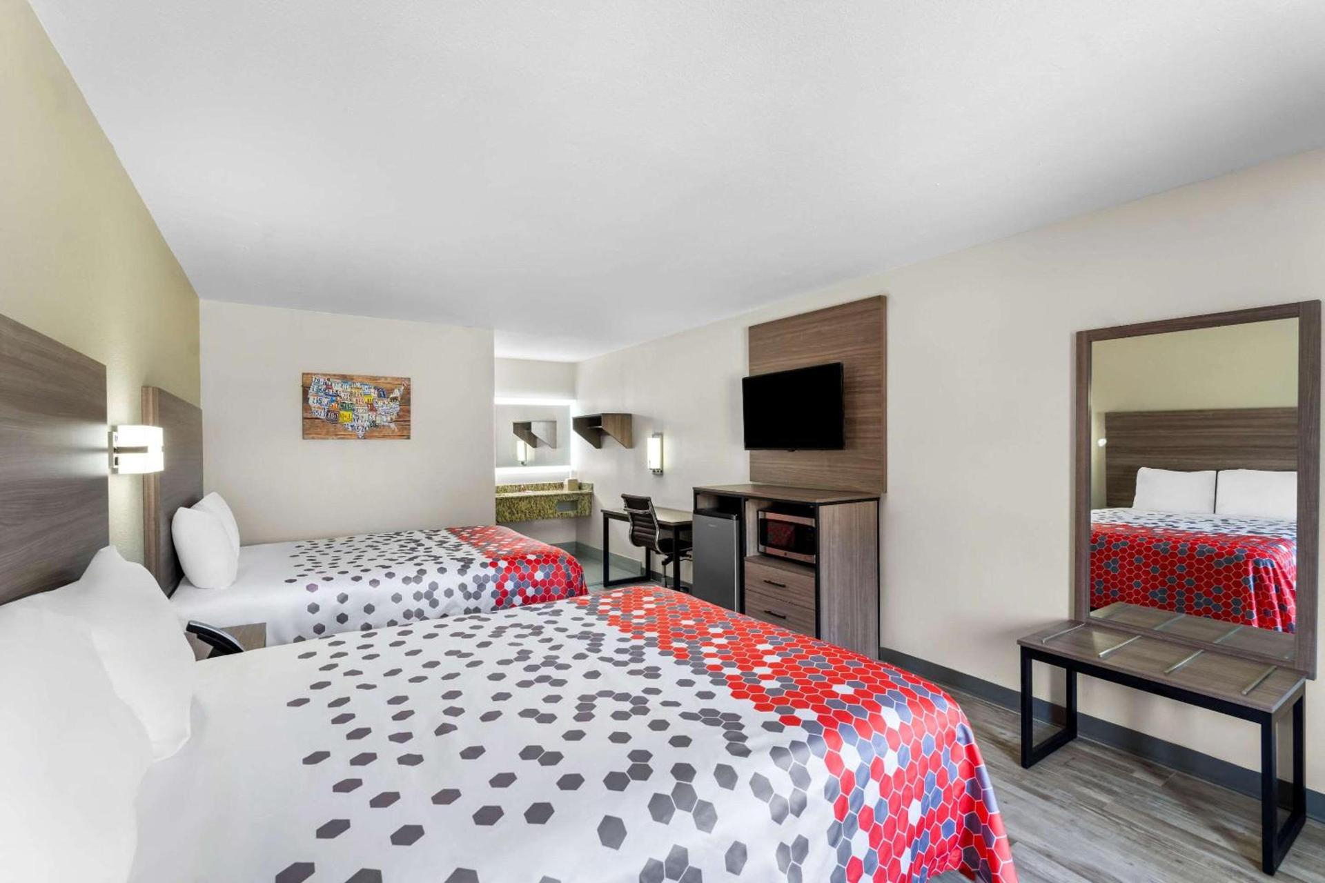Econo Lodge Inn & Suites Ocean Springs - Biloxi photo 23
