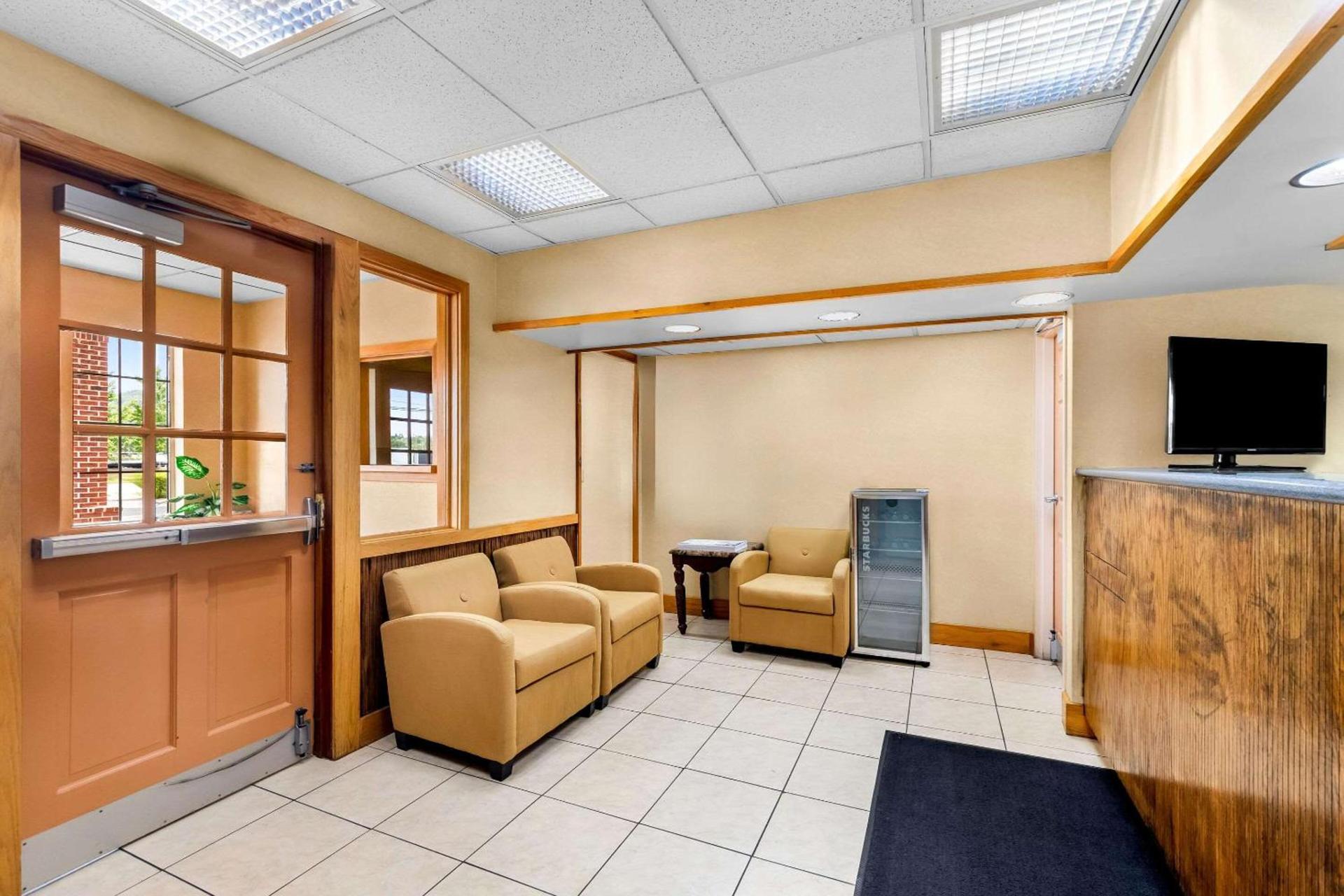 Suburban Studios Chattanooga Northeast - Ooltewah photo 12