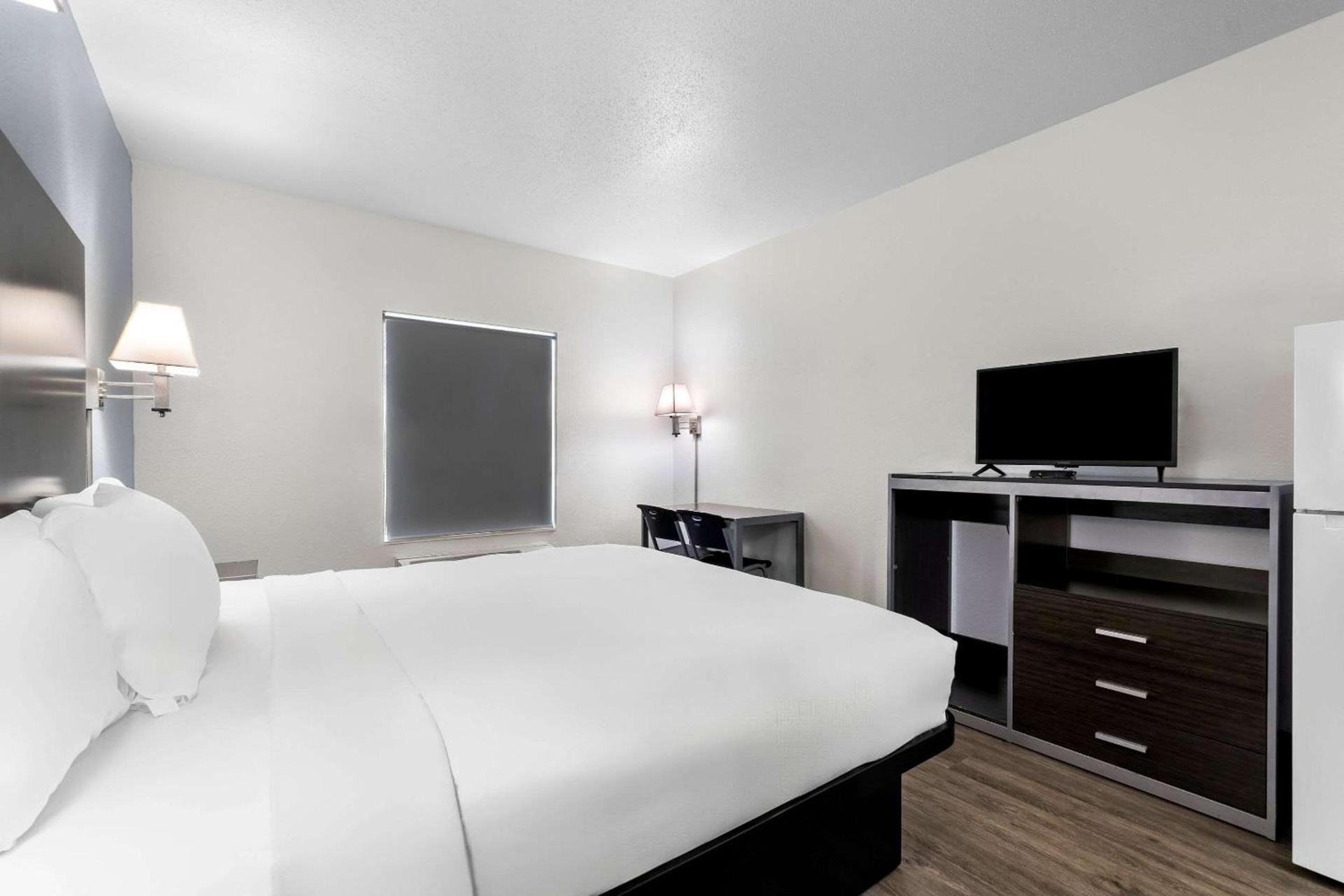 Suburban Studios Chattanooga Northeast - Ooltewah photo 15