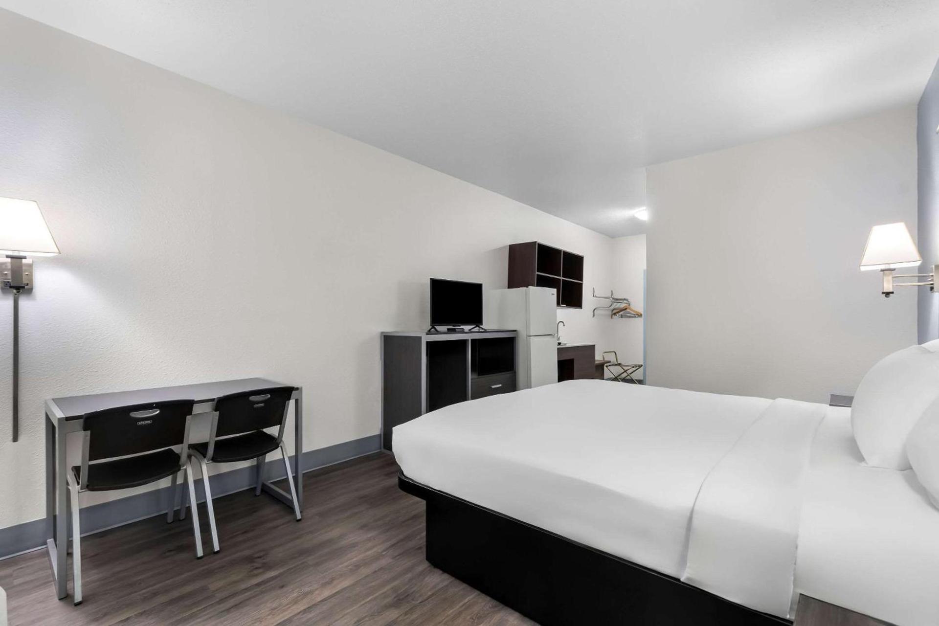Suburban Studios Chattanooga Northeast - Ooltewah photo 16
