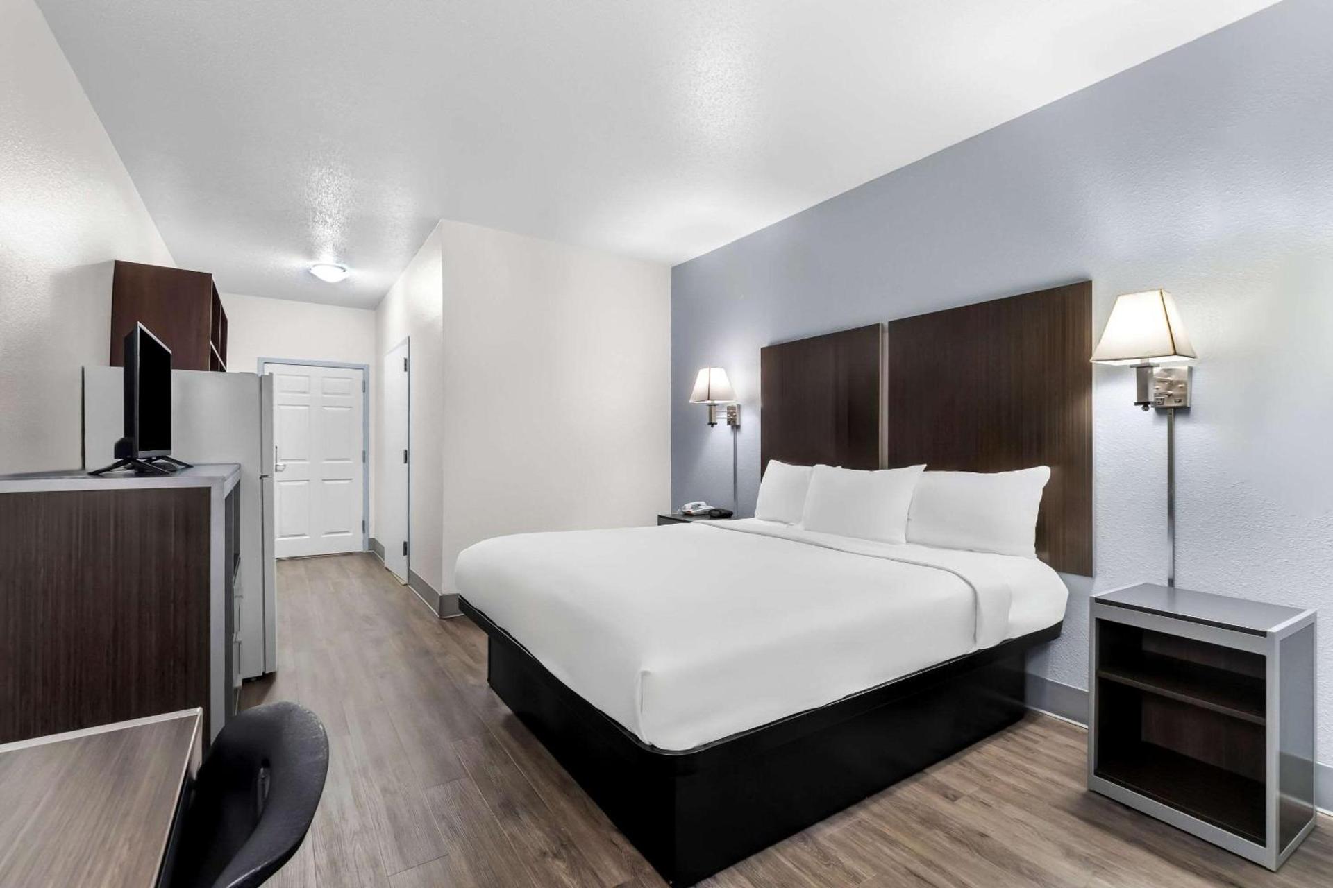 Suburban Studios Chattanooga Northeast - Ooltewah photo 17