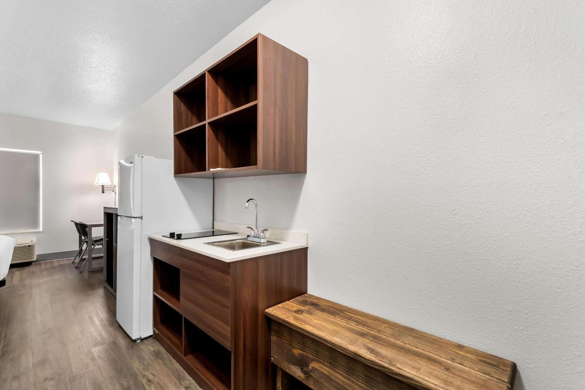 Suburban Studios Chattanooga Northeast - Ooltewah photo 18