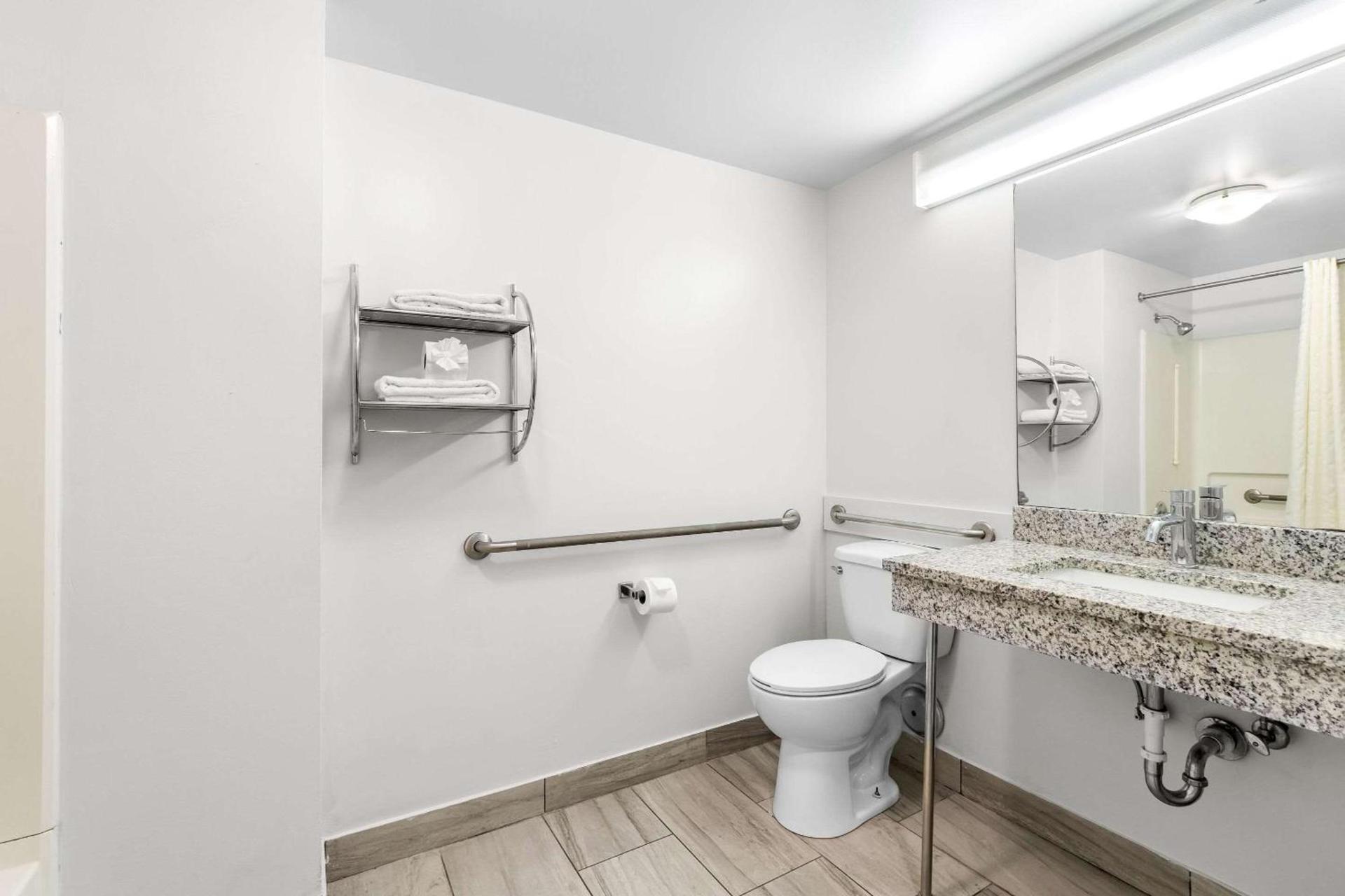 Suburban Studios Chattanooga Northeast - Ooltewah photo 19