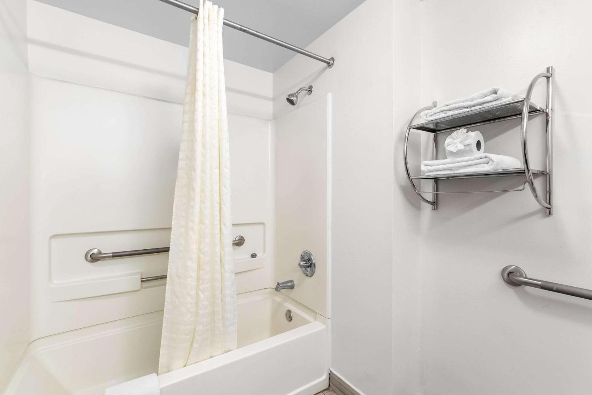Suburban Studios Chattanooga Northeast - Ooltewah photo 20