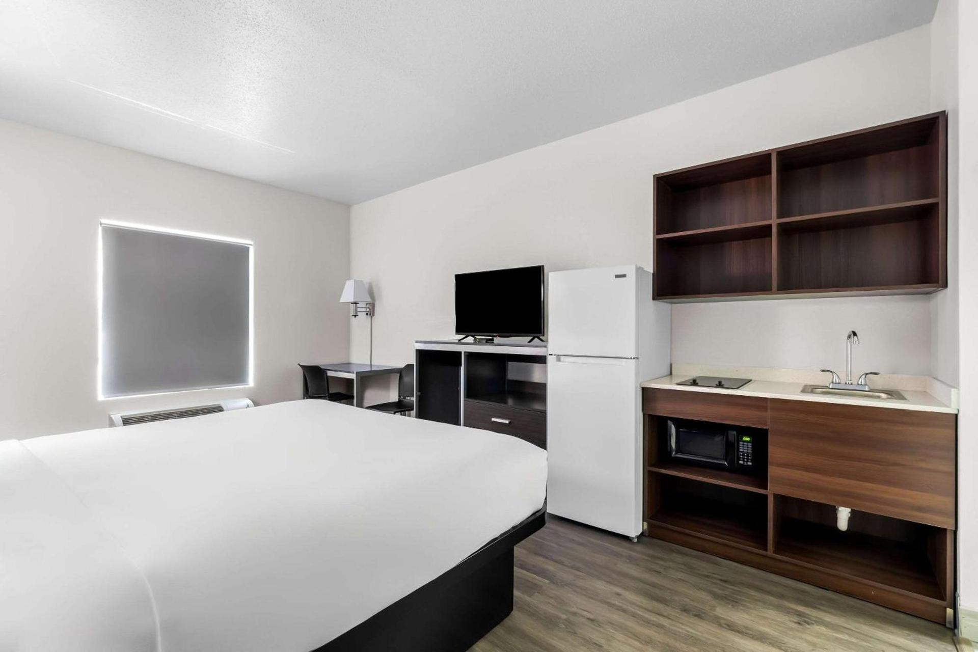 Suburban Studios Chattanooga Northeast - Ooltewah photo 31