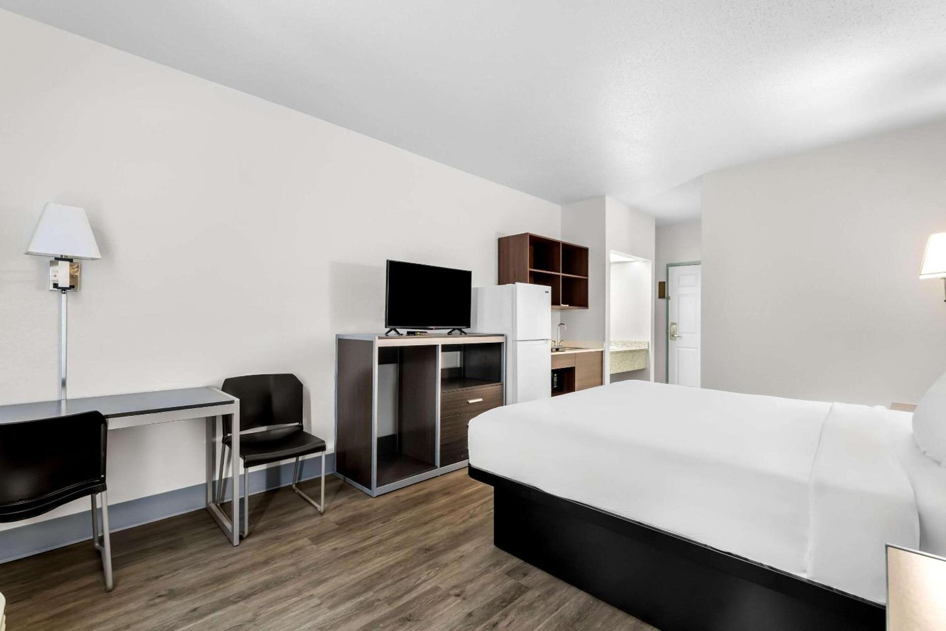 Suburban Studios Chattanooga Northeast - Ooltewah photo 32