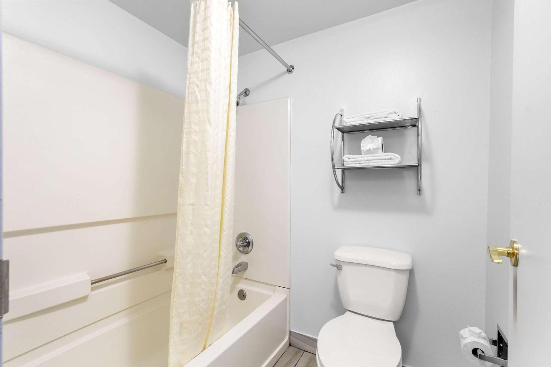Suburban Studios Chattanooga Northeast - Ooltewah photo 38