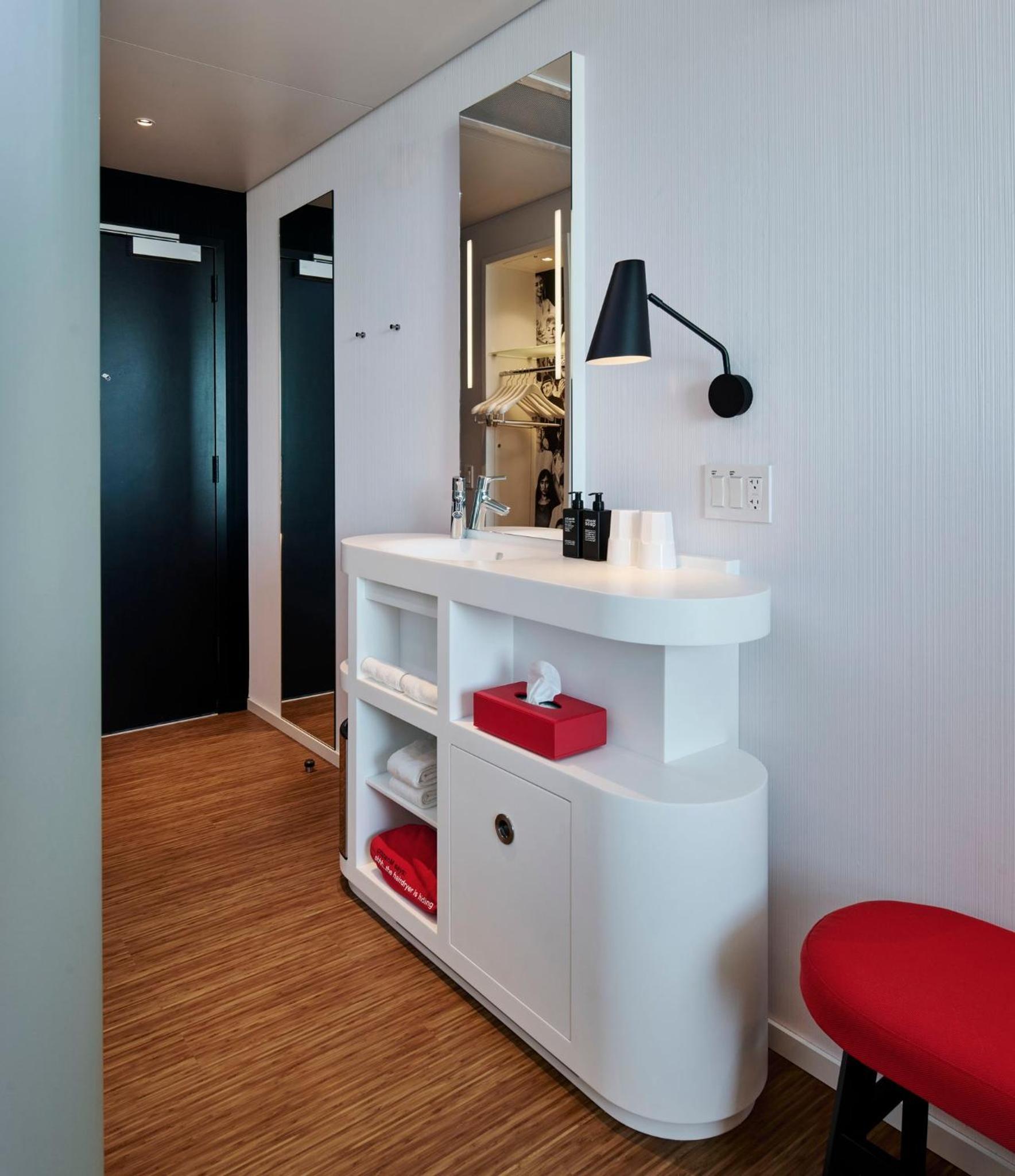 citizenM Boston Back Bay photo 35