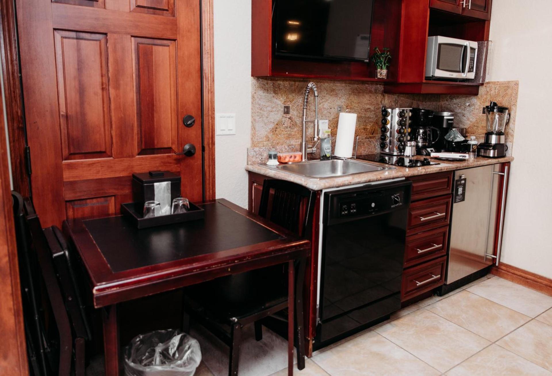 Ski-in-out, Canyons, Westgate, King, Hot Tub, Pools, Pancake Mix and Syrup, Breakfast Beverage Bar photo 28