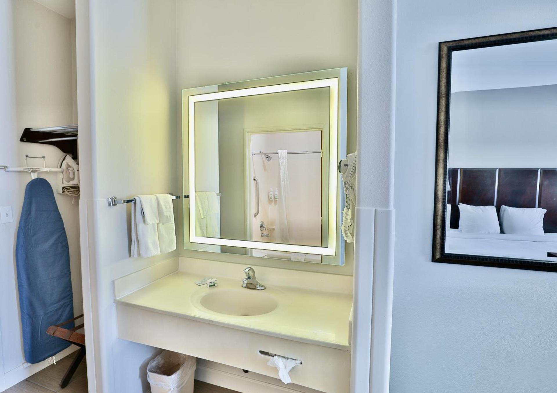 Baymont by Wyndham Tucson Airport photo 40