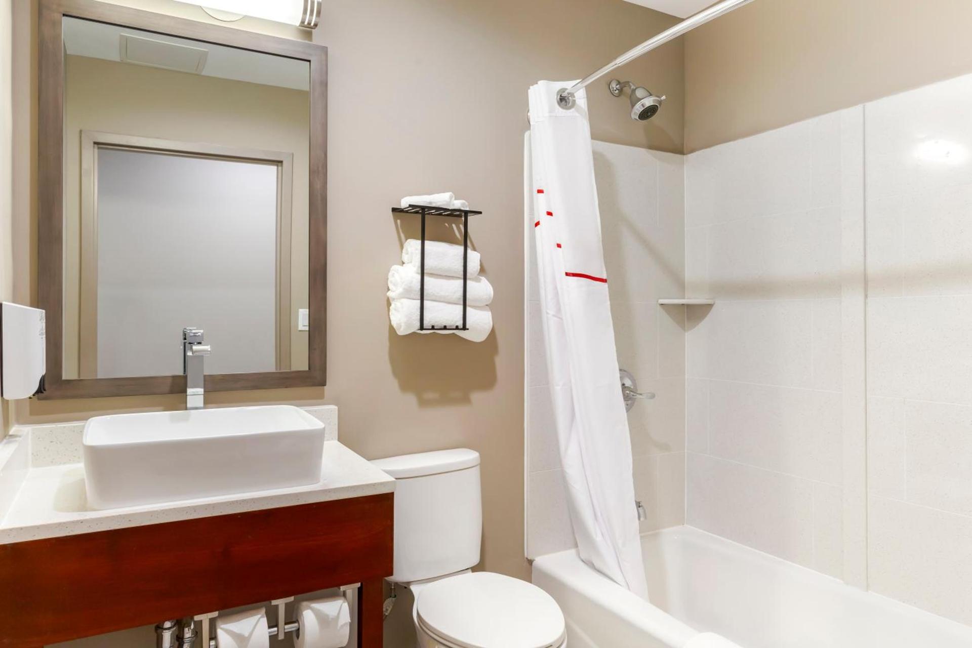 Red Roof Inn PLUS Jamaica, NY - JFK Airport photo 31