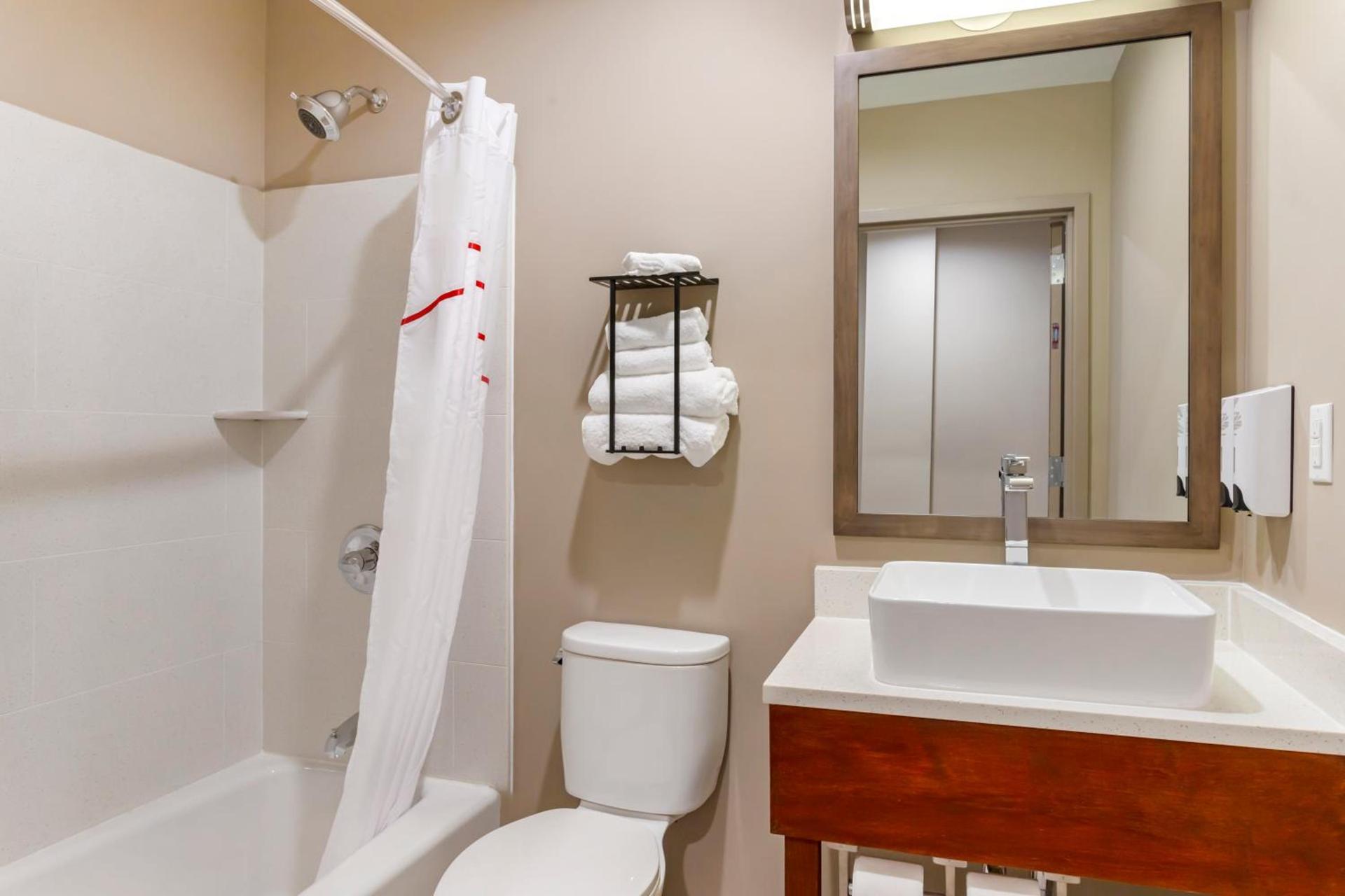 Red Roof Inn PLUS Jamaica, NY - JFK Airport photo 35