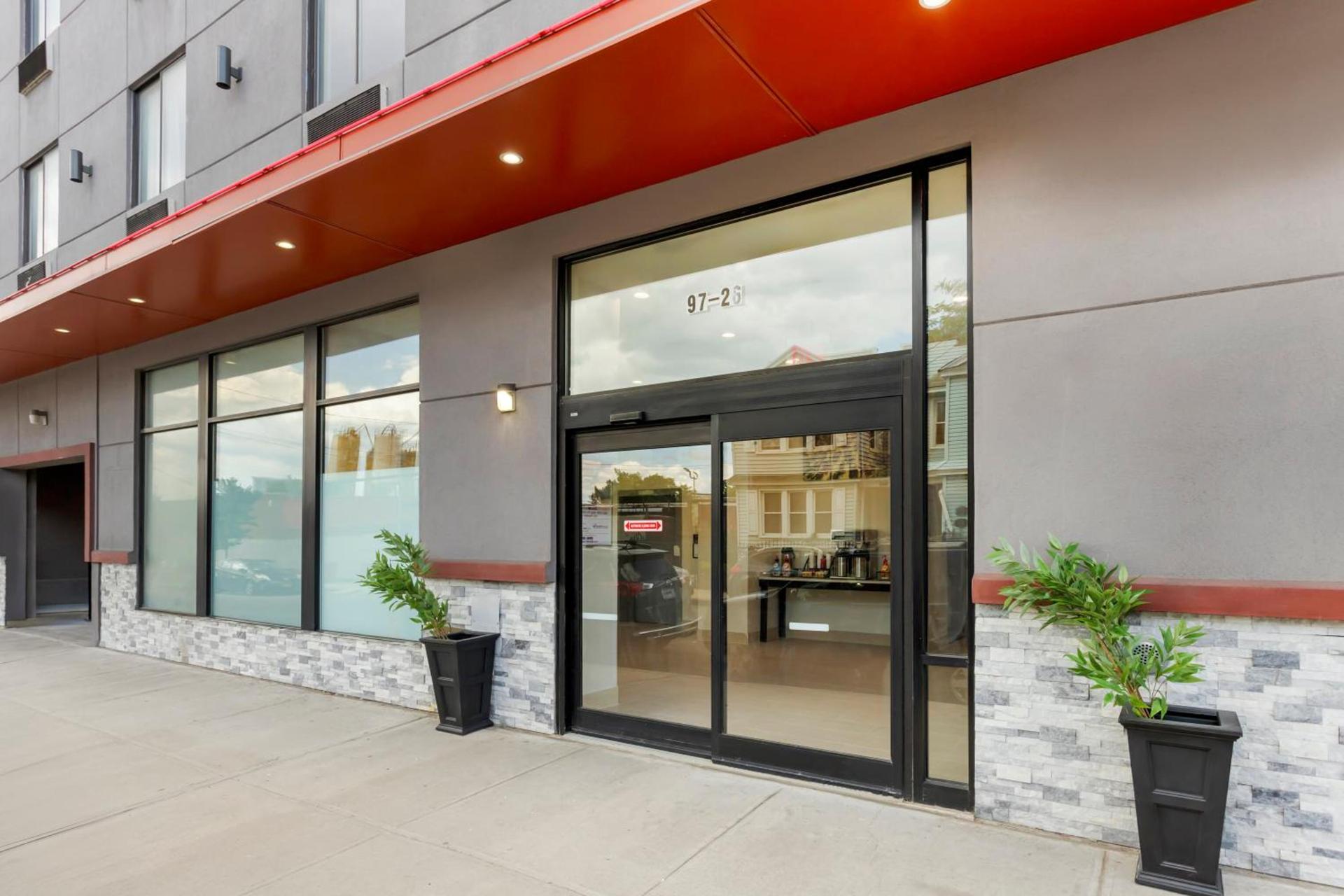 Red Roof Inn PLUS Jamaica, NY - JFK Airport photo 4