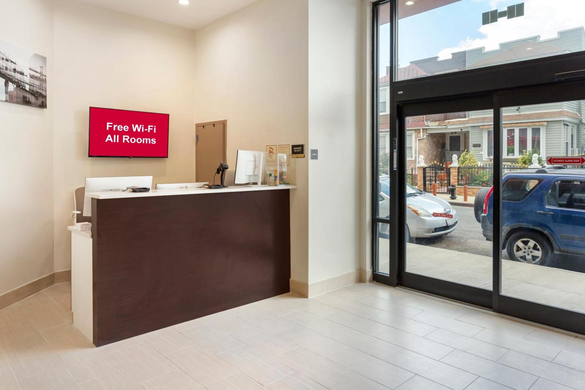 Red Roof Inn PLUS Jamaica, NY - JFK Airport photo 10