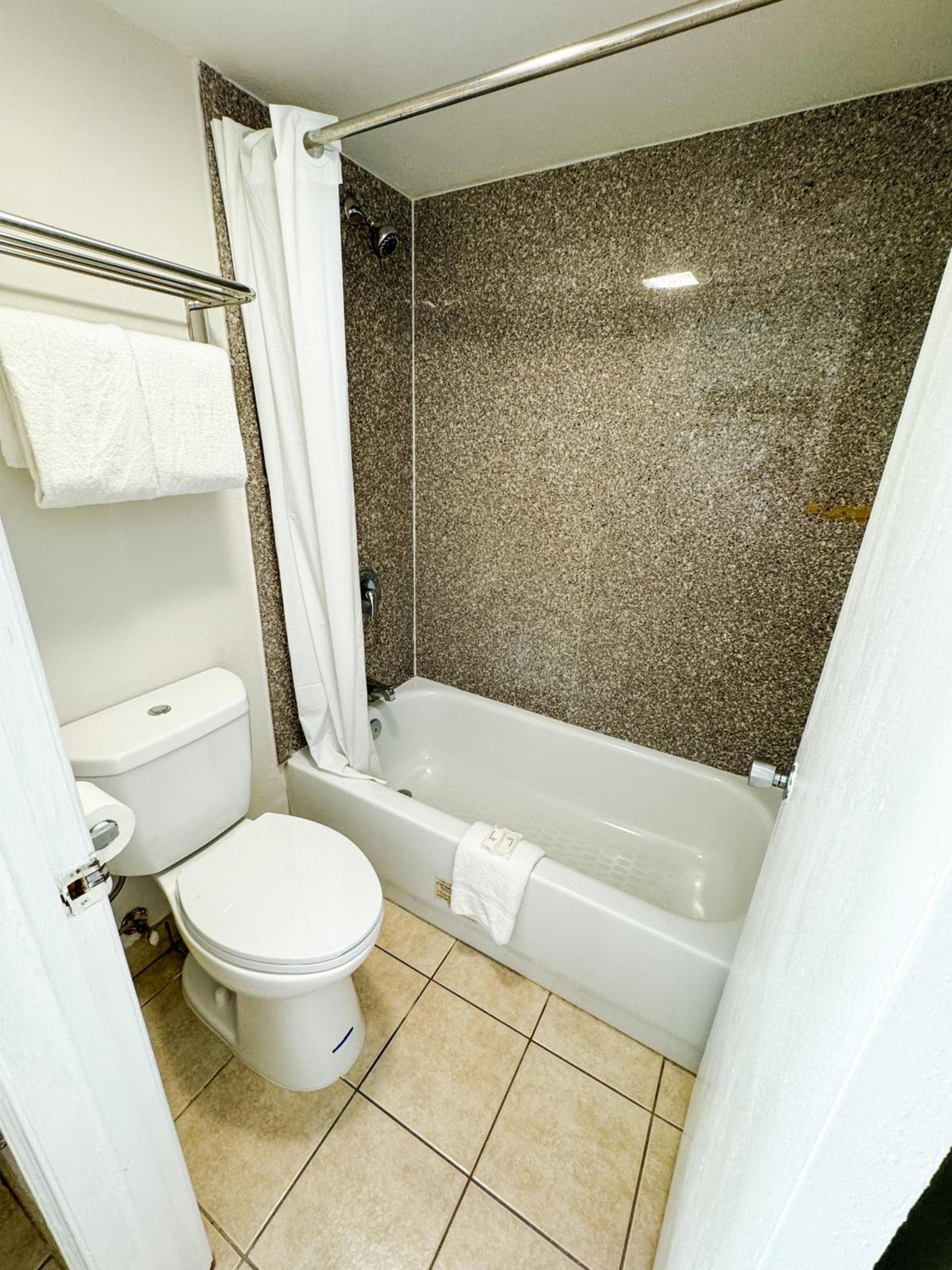 Quality Inn Harvey - New Orleans photo 6