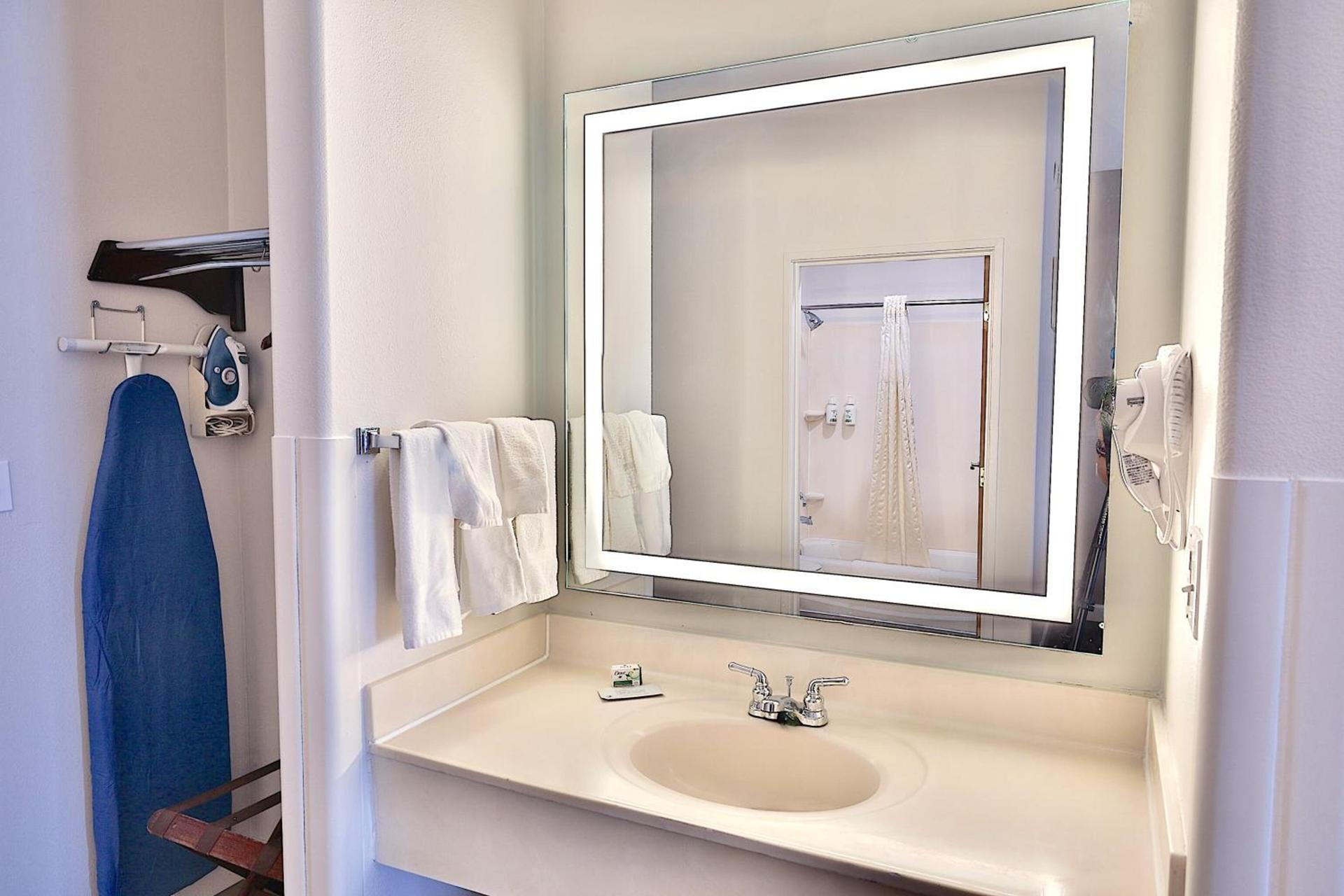 Baymont by Wyndham Tucson Airport photo 48