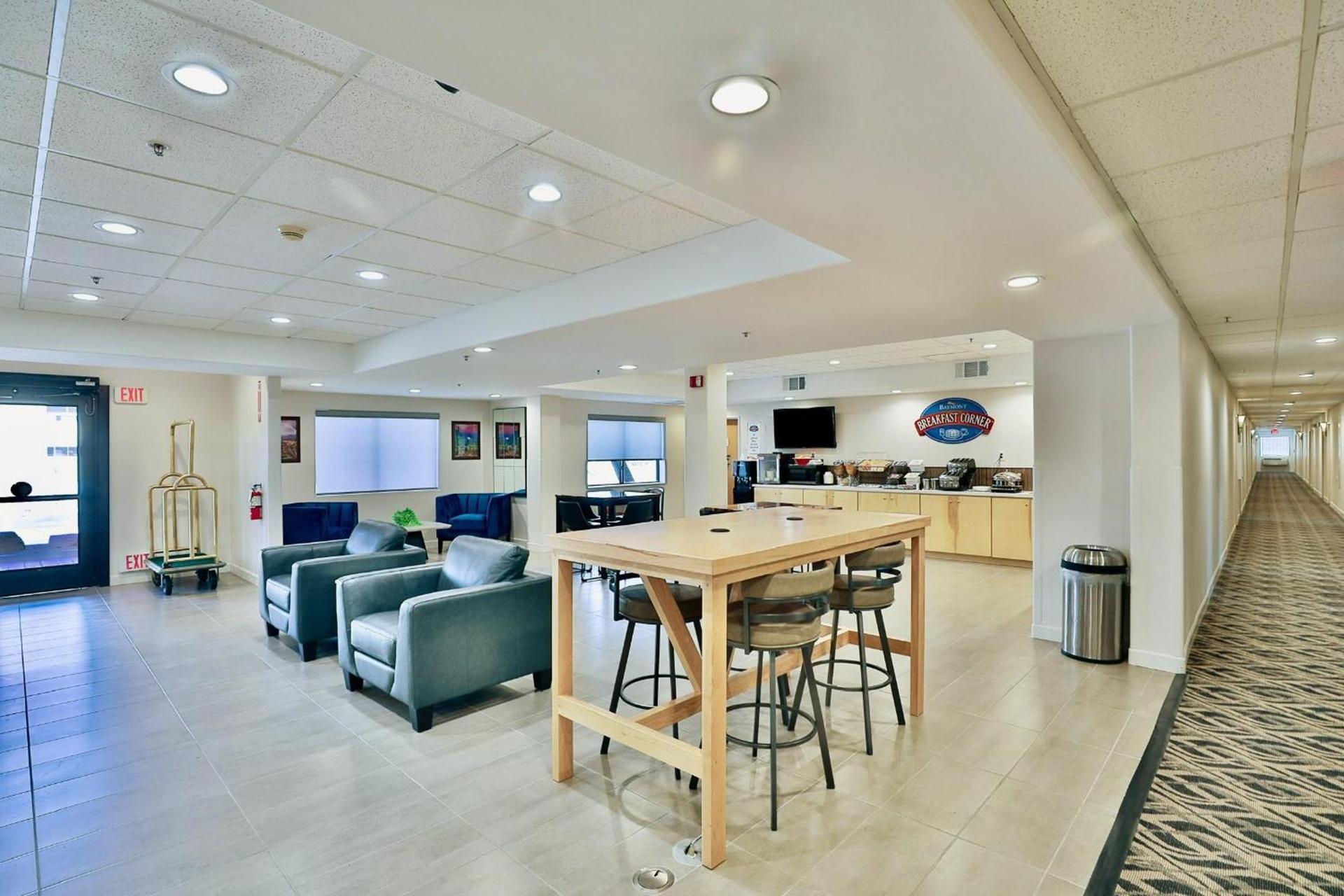 Baymont by Wyndham Tucson Airport photo 61