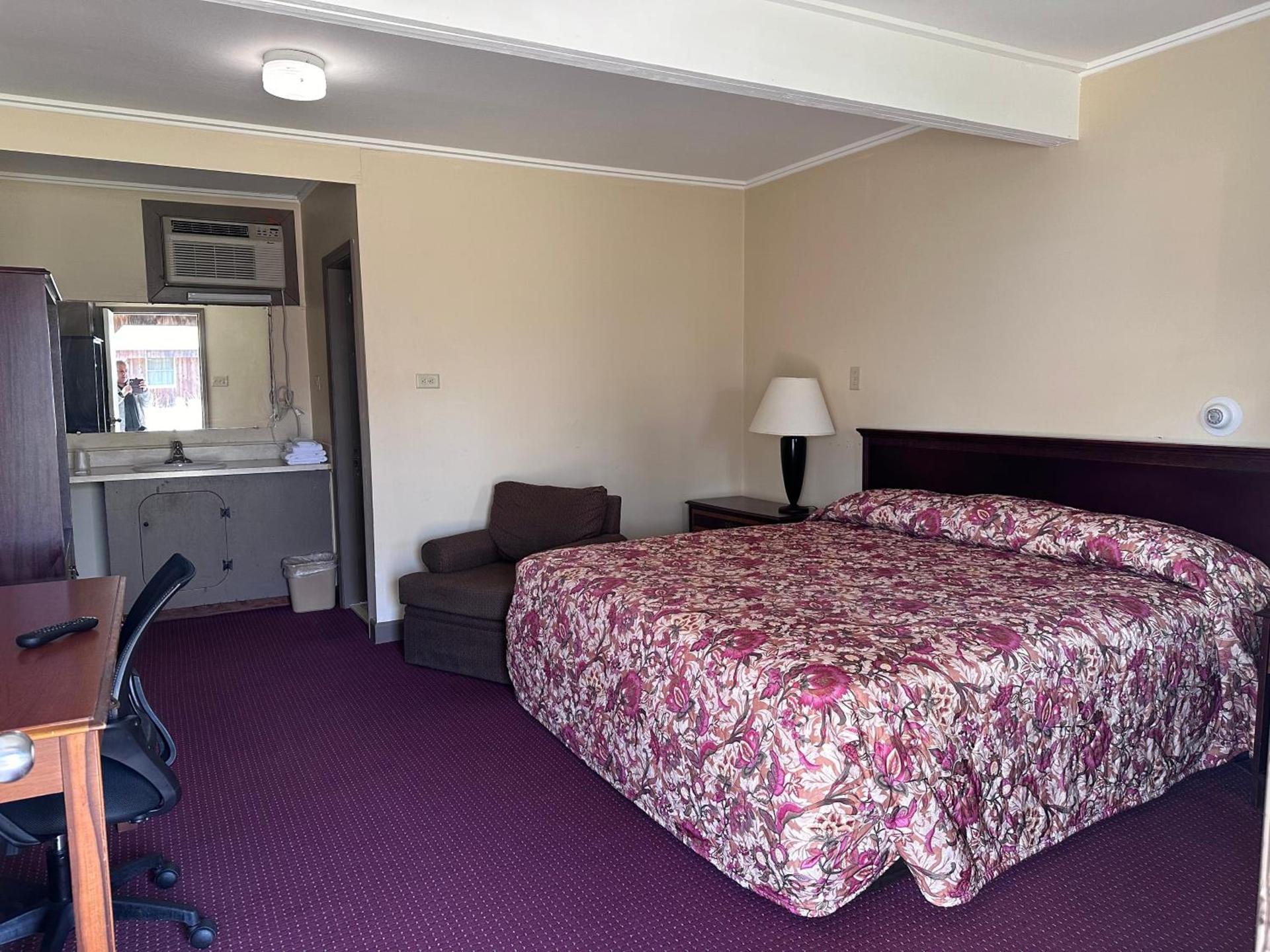 Village Motel photo 2