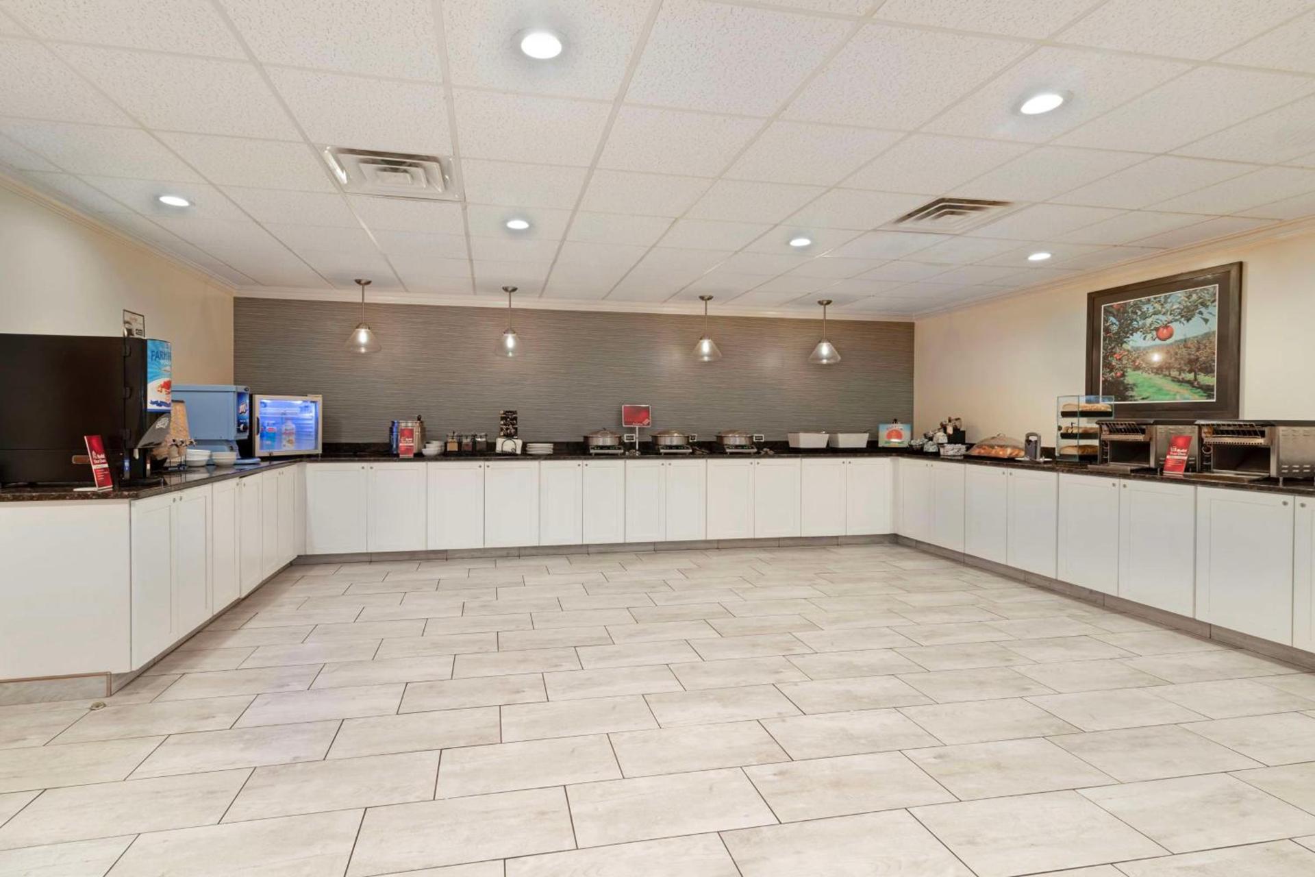 Best Western Plus Plattsburgh photo 7