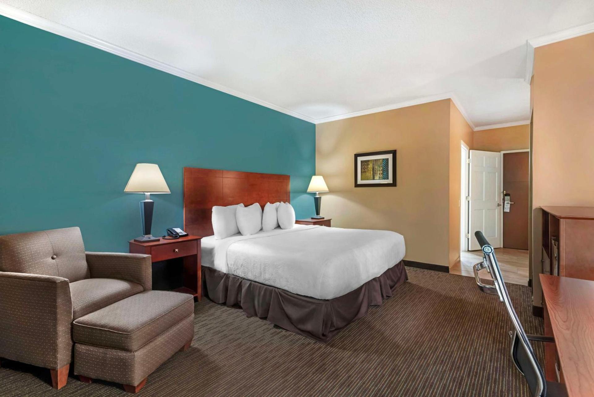 Best Western Plus Plattsburgh photo 12