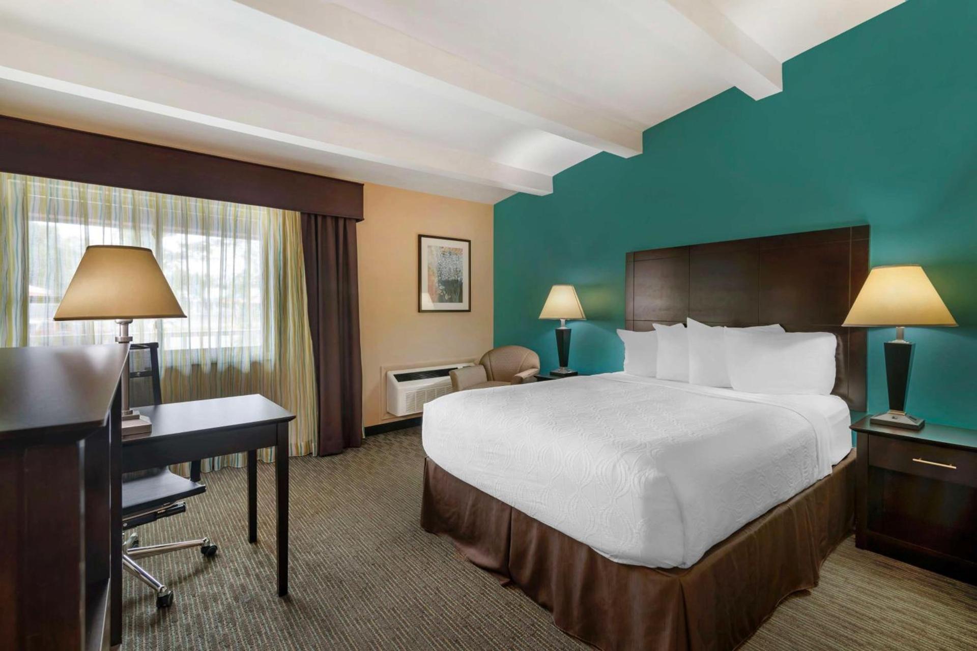 Best Western Plus Plattsburgh photo 15