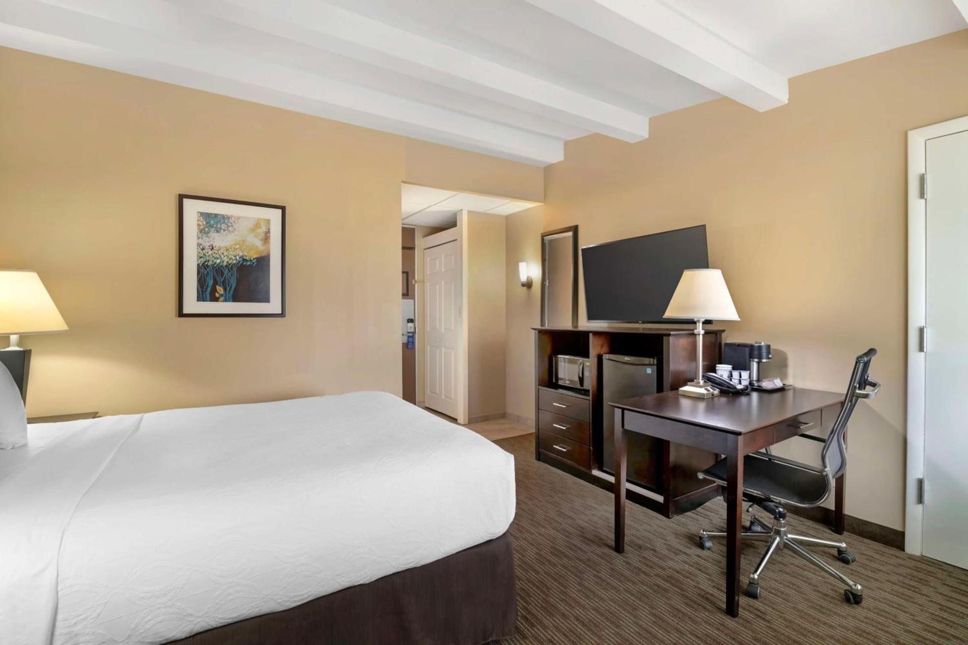 Best Western Plus Plattsburgh photo 18