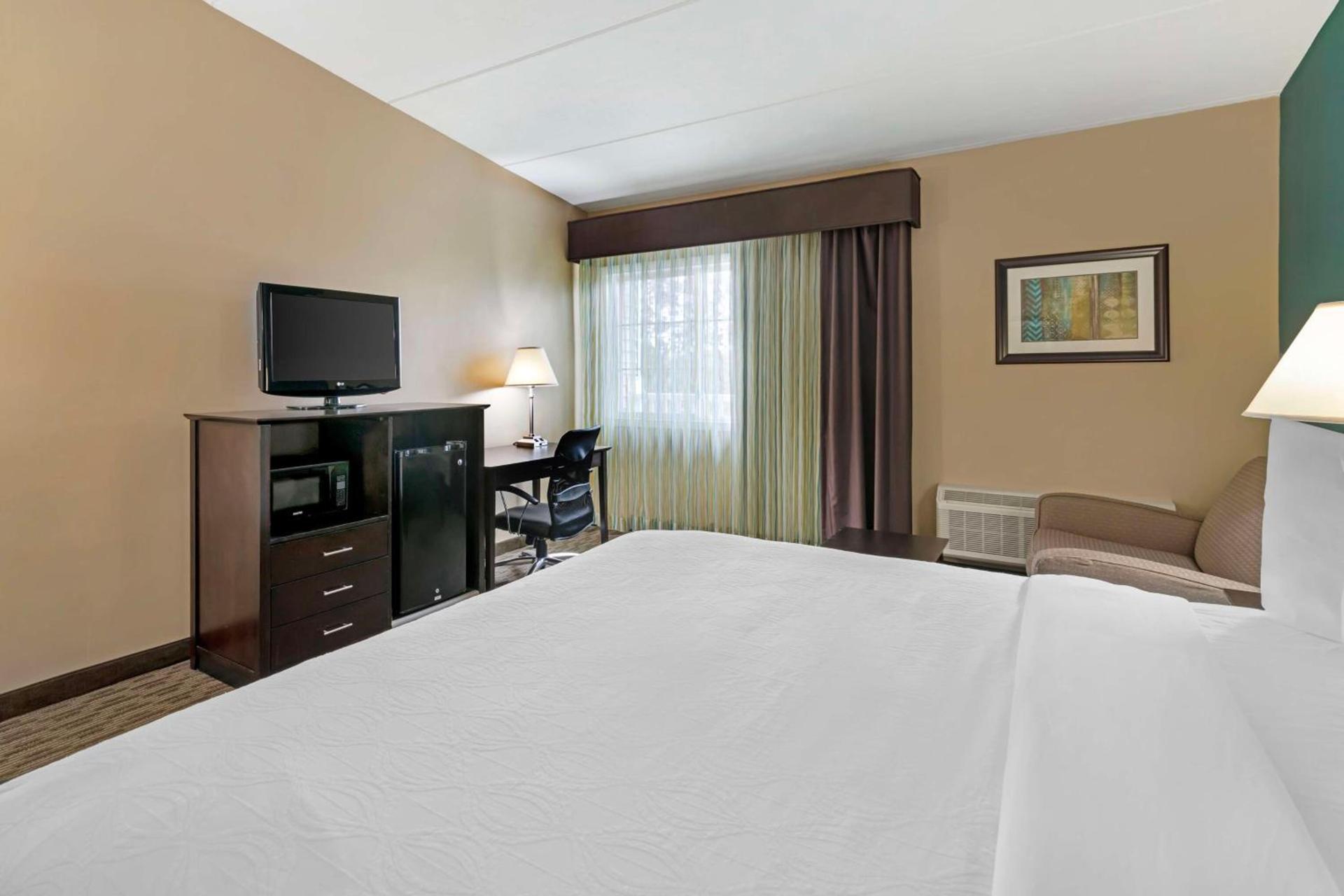 Best Western Plus Plattsburgh photo 28